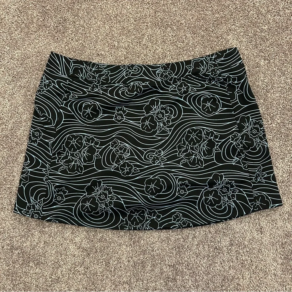 L.L. Bean Women's Skort Size M Floral Zipped Side Pocket 50+ UPF Stretch w Short